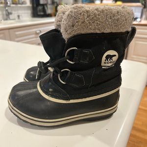 Sorel kids size 12
